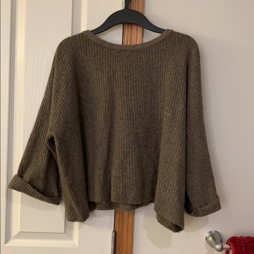 Monk & Lou size small wide sleeve and kind of crop